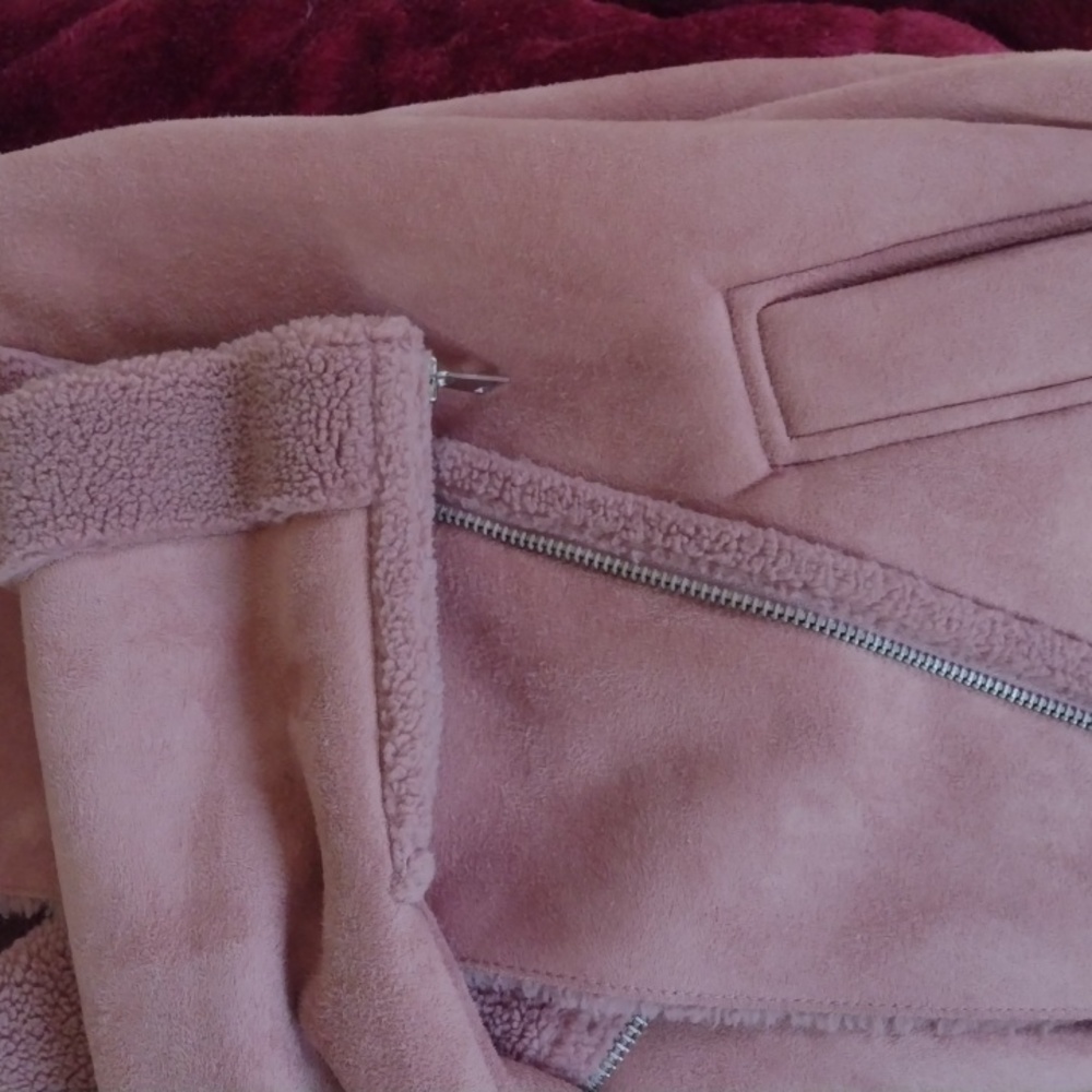 A jacket - Picture 3 of 4